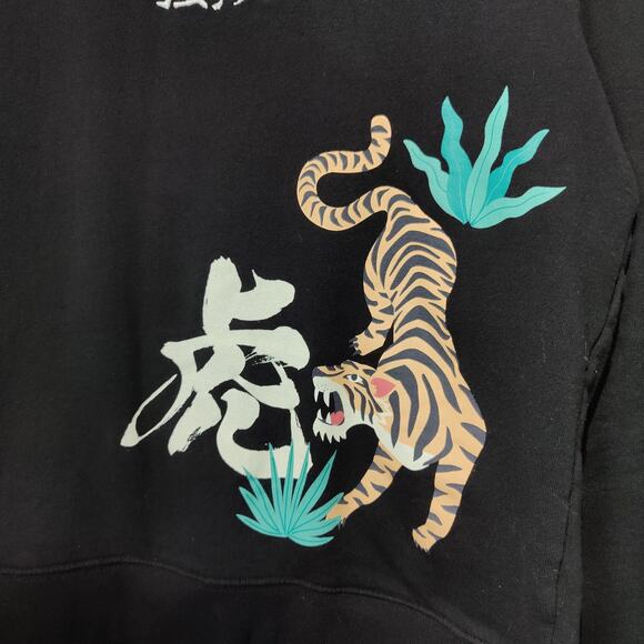 Blind Rooster Women's Sz M Black Tiger Crew Neck Sweatshirt Asian - Picture 3 of 6